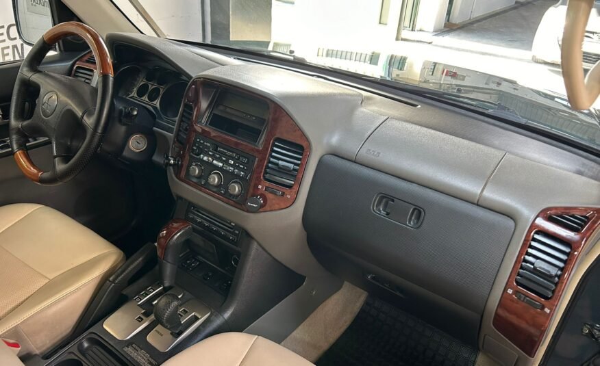 MITSUBISHI Montero 3.2DID KAITEKI AUT