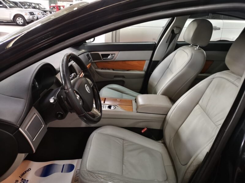 JAGUAR XF 2.7D V6 Luxury