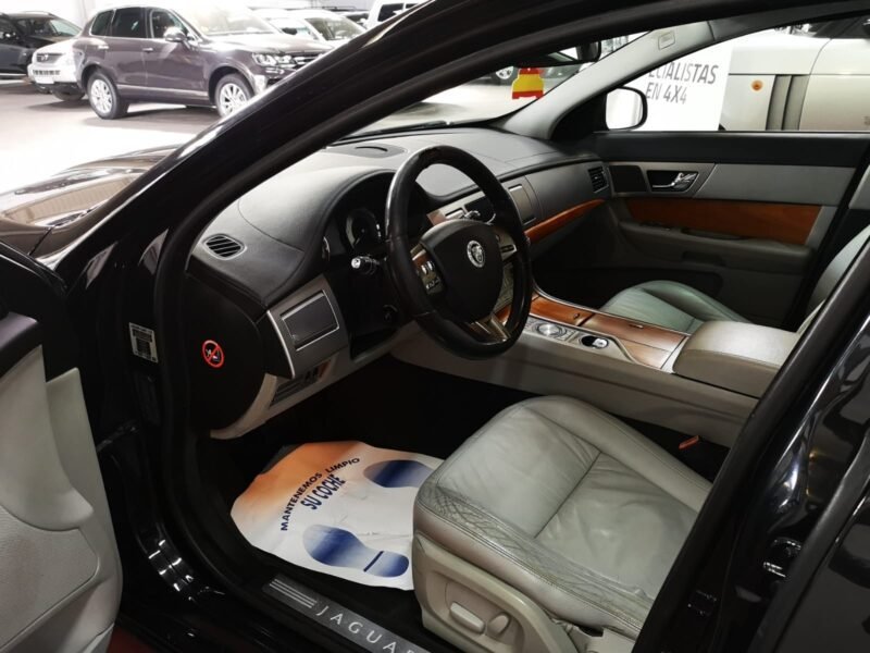 JAGUAR XF 2.7D V6 Luxury