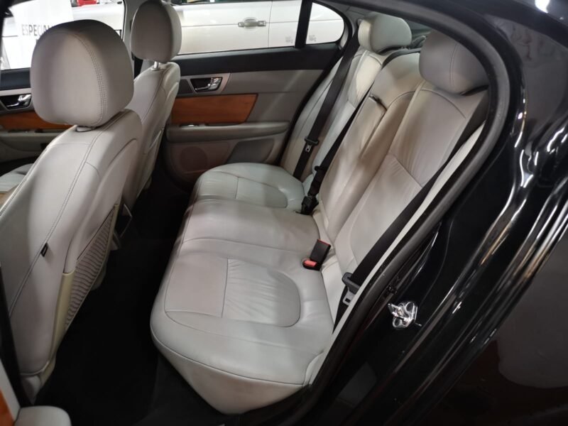 JAGUAR XF 2.7D V6 Luxury