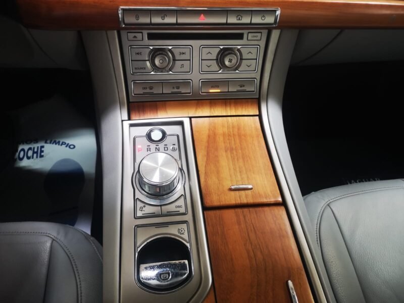 JAGUAR XF 2.7D V6 Luxury