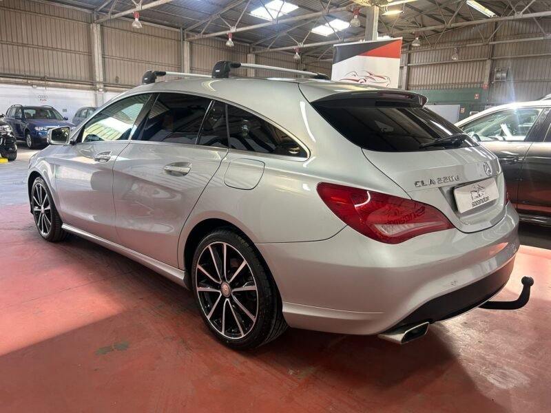 MERCEDES-BENZ CLA SHOOTING Brake 220CDI Urban 7G-DCT