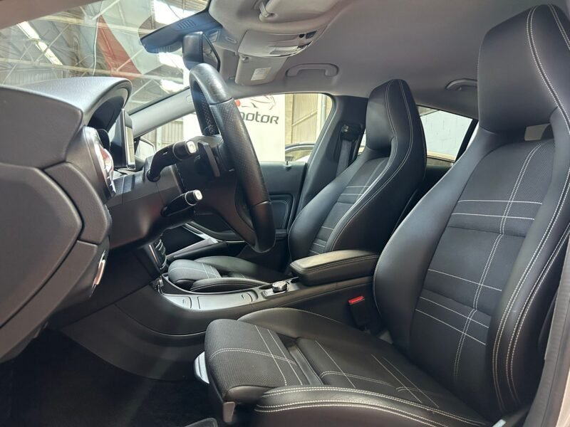 MERCEDES-BENZ CLA SHOOTING Brake 220CDI Urban 7G-DCT