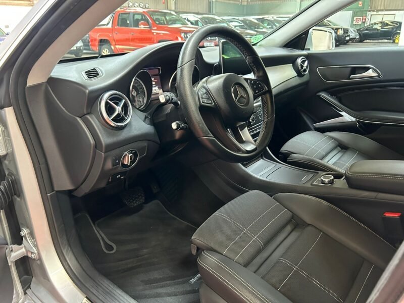 MERCEDES-BENZ CLA SHOOTING Brake 220CDI Urban 7G-DCT