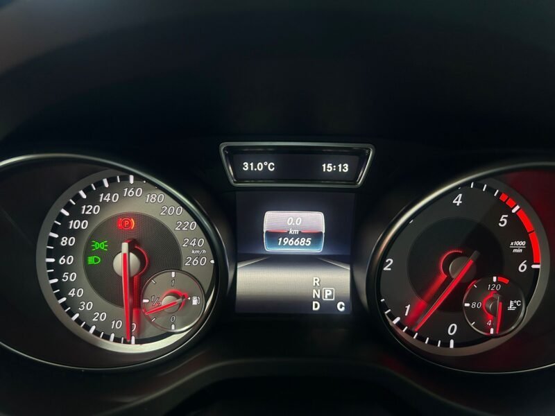 MERCEDES-BENZ CLA SHOOTING Brake 220CDI Urban 7G-DCT
