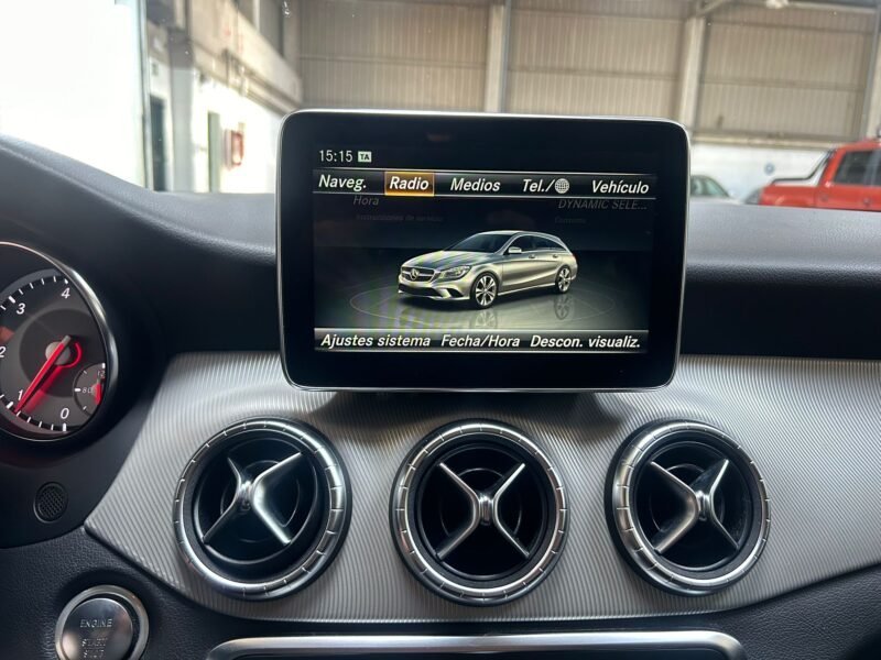 MERCEDES-BENZ CLA SHOOTING Brake 220CDI Urban 7G-DCT