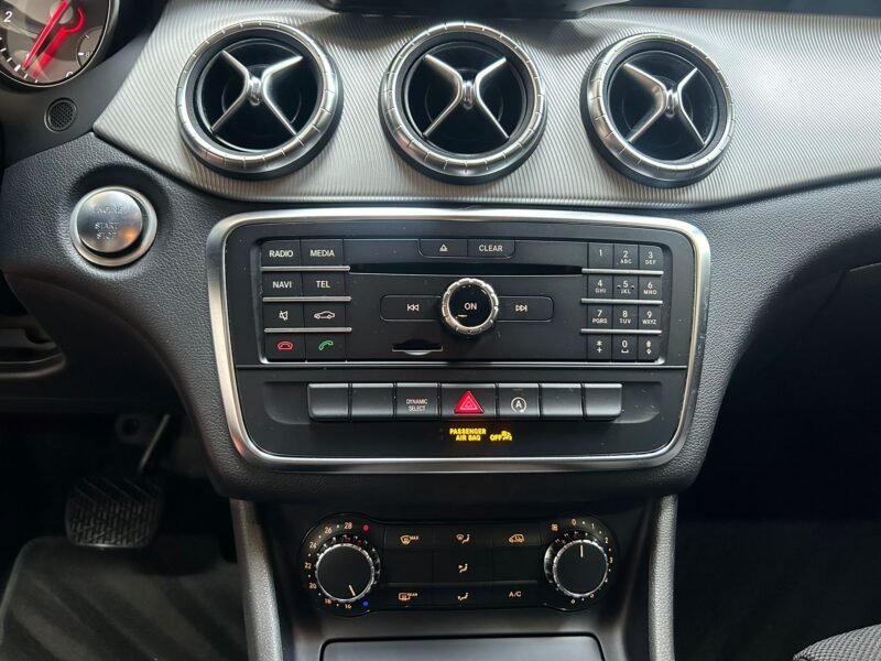 MERCEDES-BENZ CLA SHOOTING Brake 220CDI Urban 7G-DCT