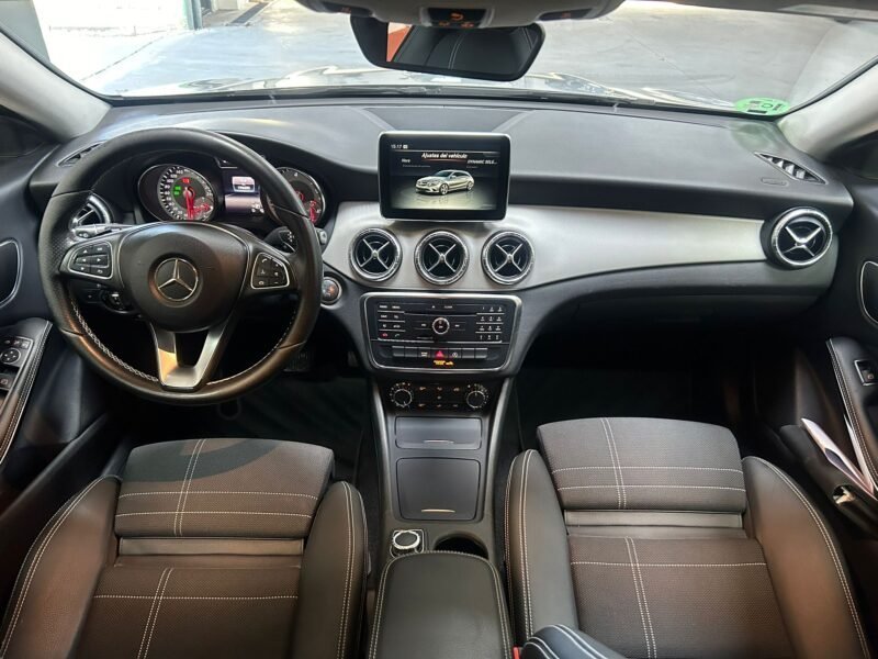 MERCEDES-BENZ CLA SHOOTING Brake 220CDI Urban 7G-DCT