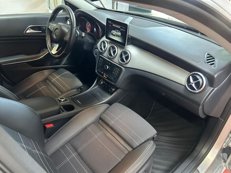 MERCEDES-BENZ CLA SHOOTING Brake 220CDI Urban 7G-DCT