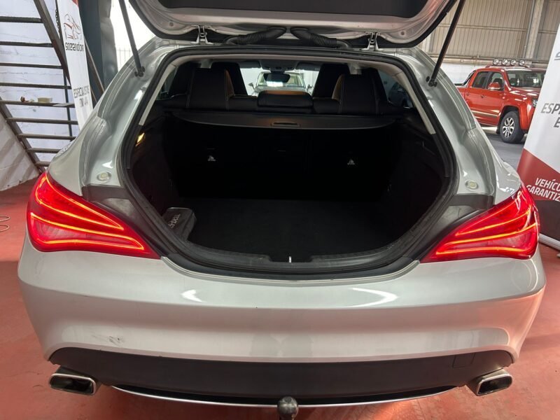MERCEDES-BENZ CLA SHOOTING Brake 220CDI Urban 7G-DCT
