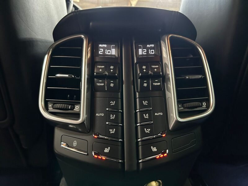 PORSCHE Cayenne 3.0TDI