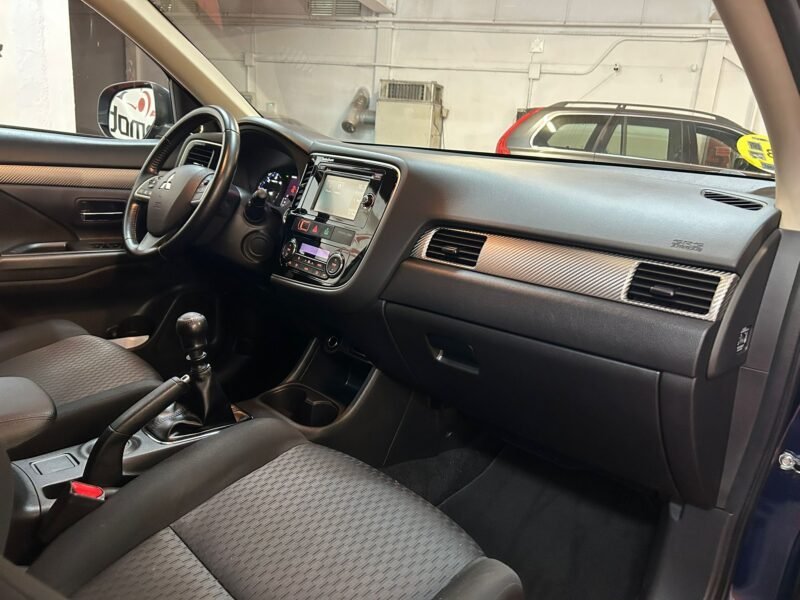 MITSUBISHI Outlander 220 DID Motion 4WD