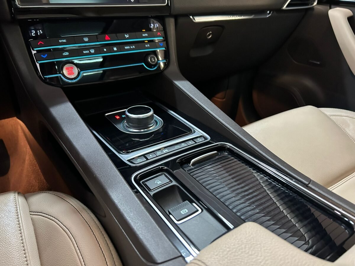 JAGUAR F-PACE 3.0TDV6 Prestige Aut. AWD