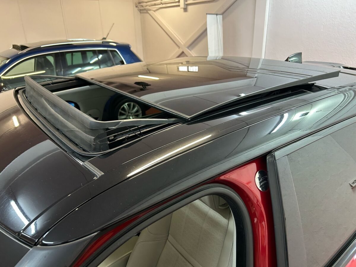 LAND-ROVER RANGE ROVER VELAR VELAR 3.0D R-Dynamic HSE 4WD Aut. 300