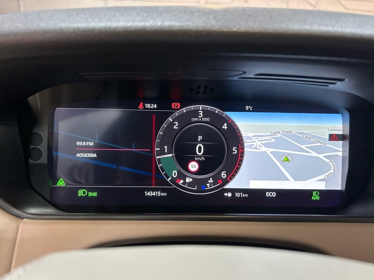 LAND-ROVER RANGE ROVER VELAR VELAR 3.0D R-Dynamic HSE 4WD Aut. 300