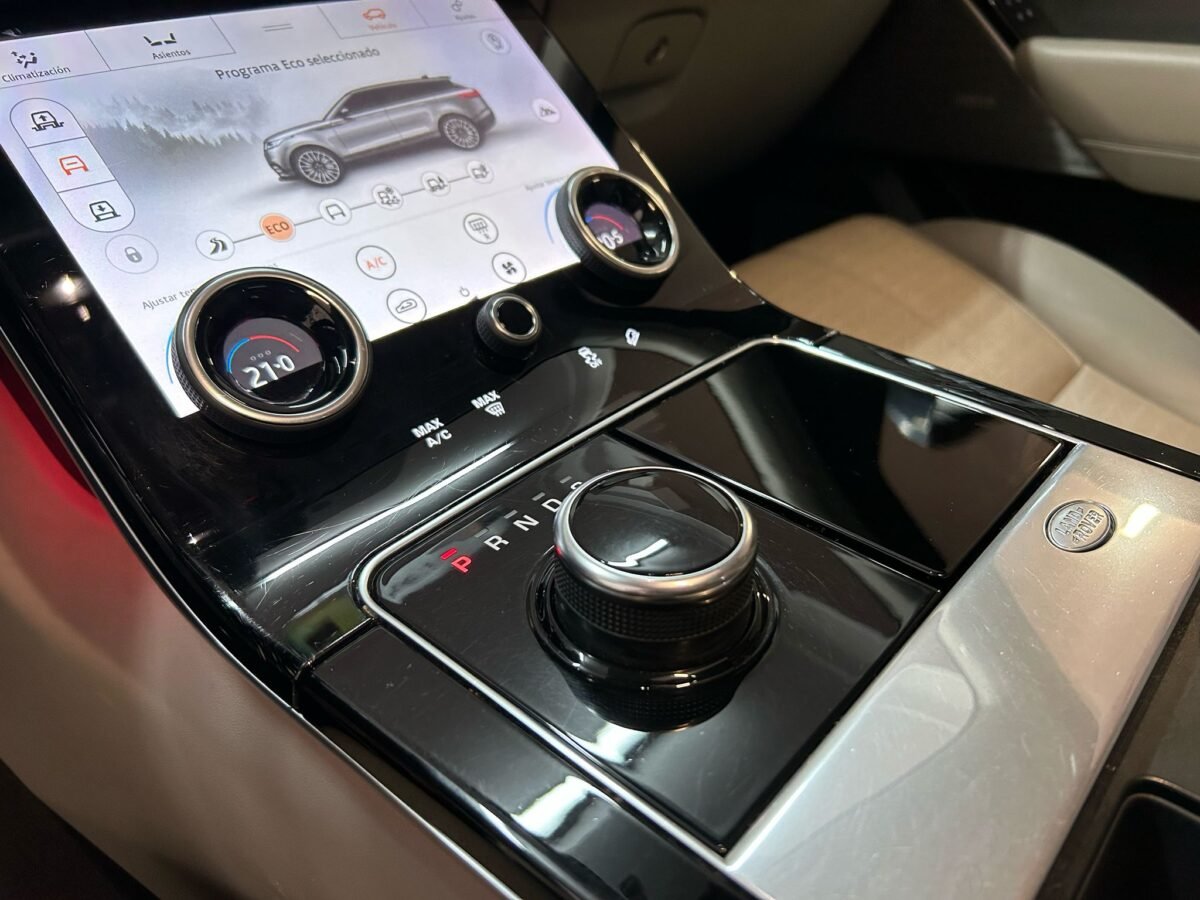 LAND-ROVER RANGE ROVER VELAR VELAR 3.0D R-Dynamic HSE 4WD Aut. 300