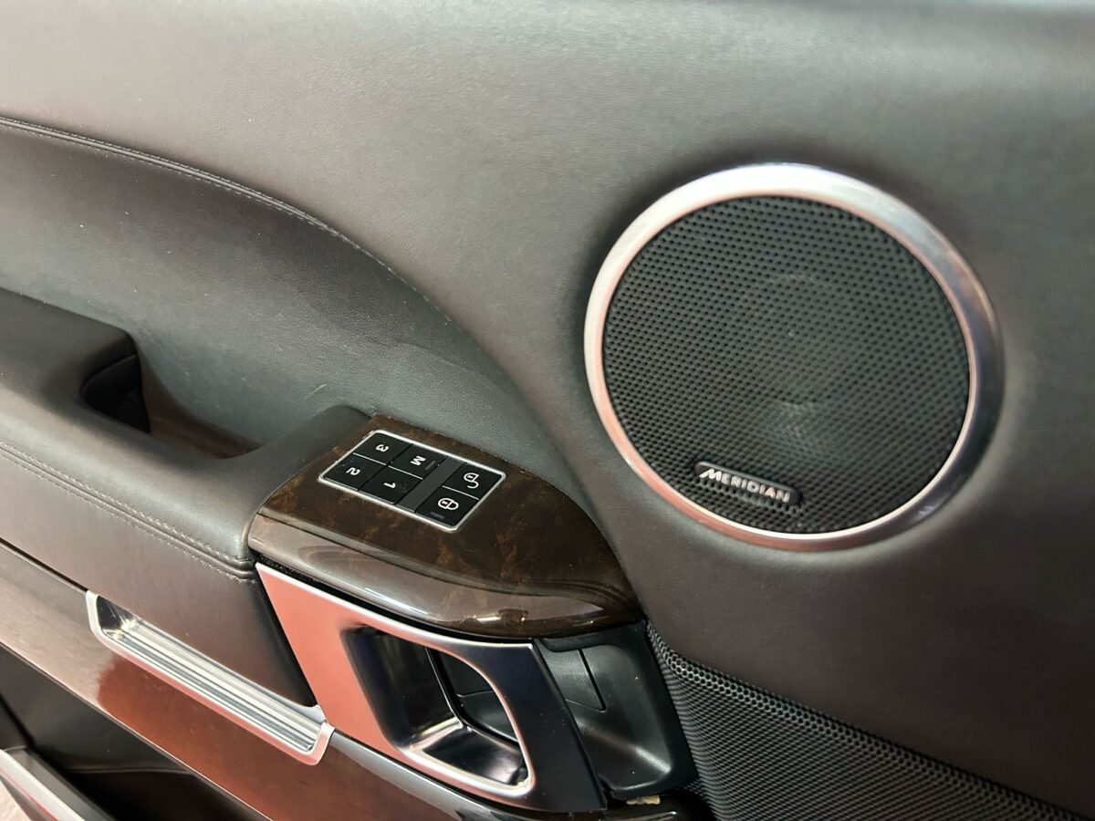 LAND-ROVER autobiography