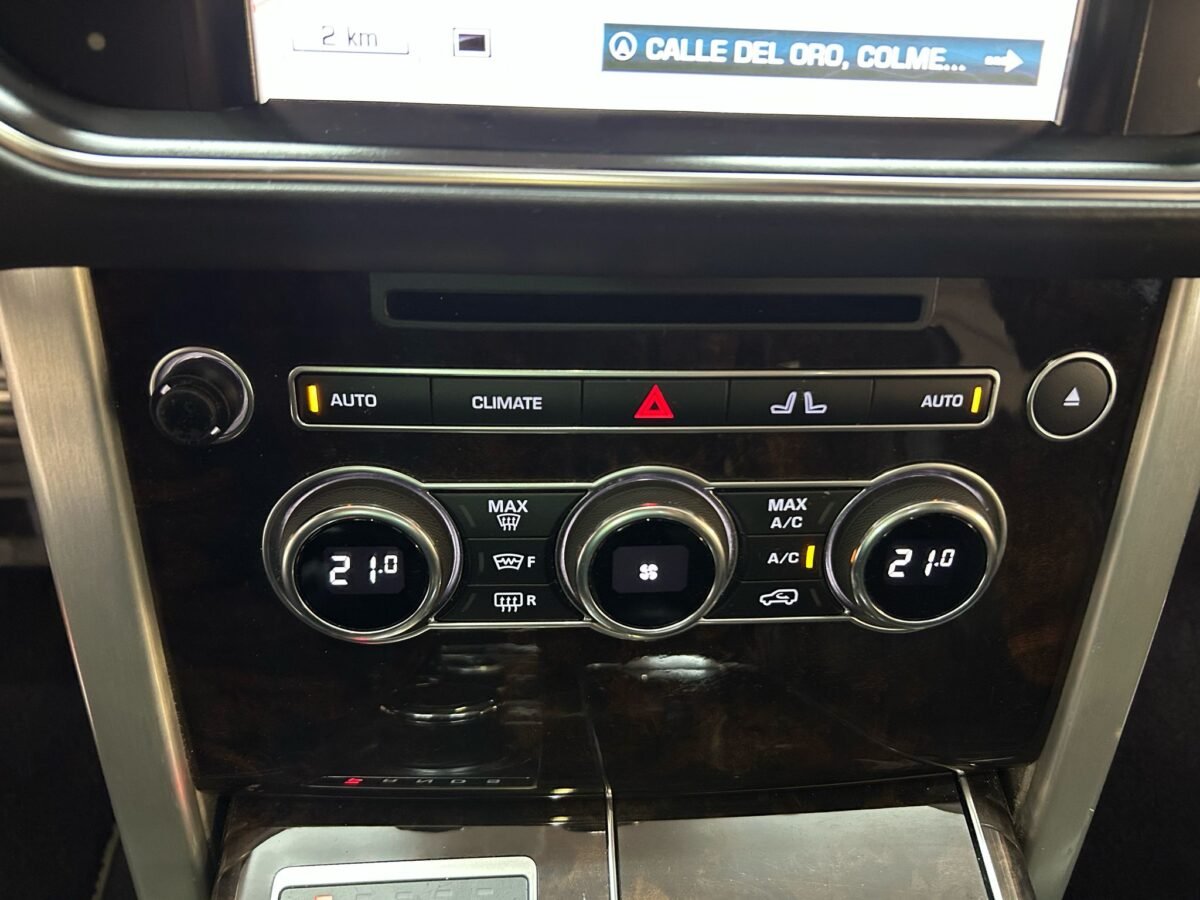 LAND-ROVER autobiography
