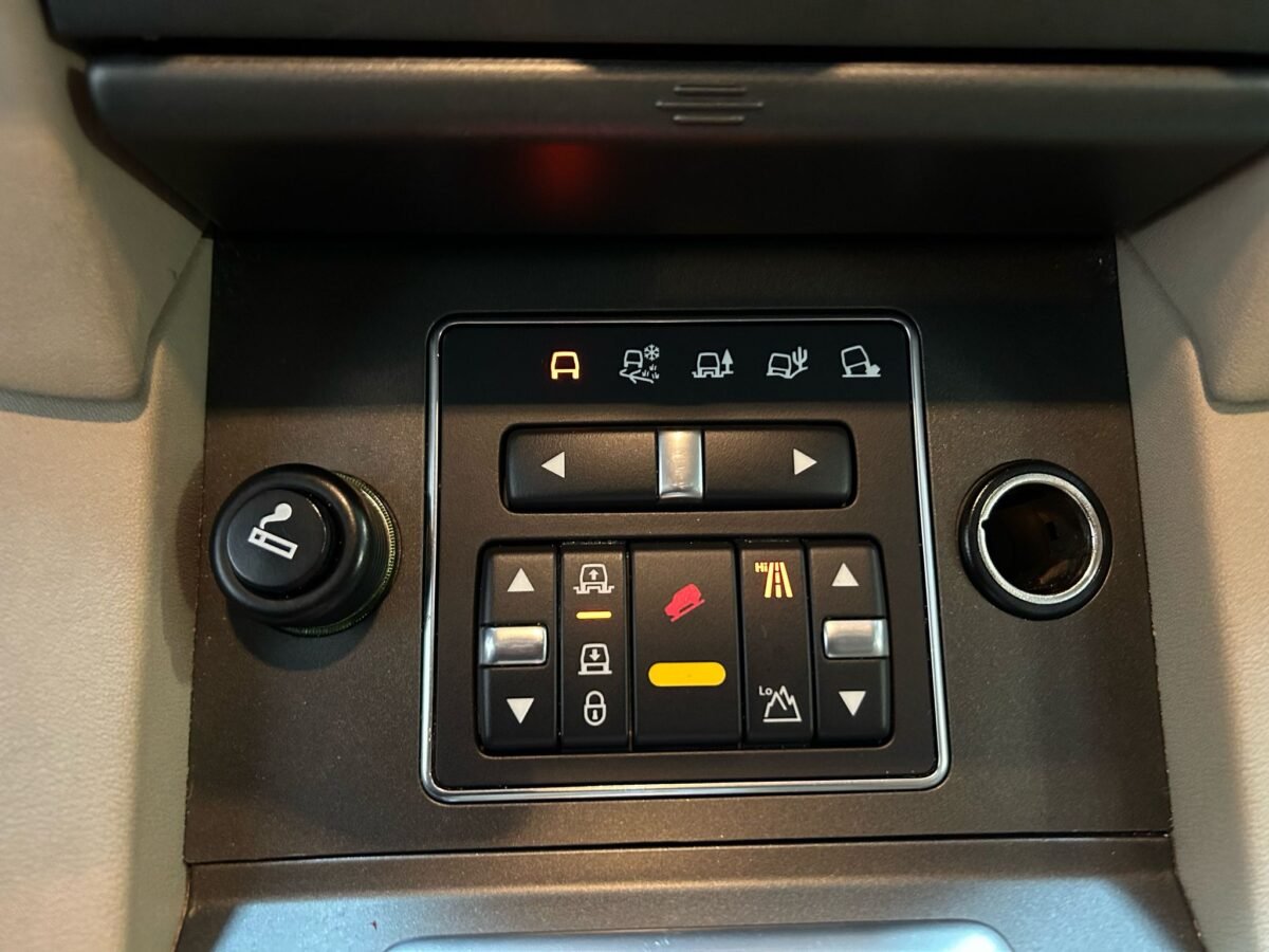 LAND-ROVER DISCOVERY 4 3.0TD V6 TDV6 S