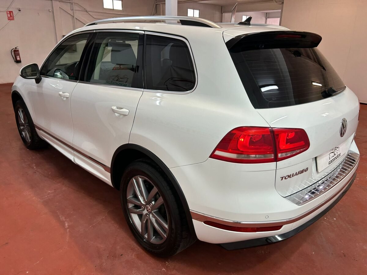 VOLKSWAGEN Touareg 3.0TDI V6 BMT R-Line 150kW Tiptronic
