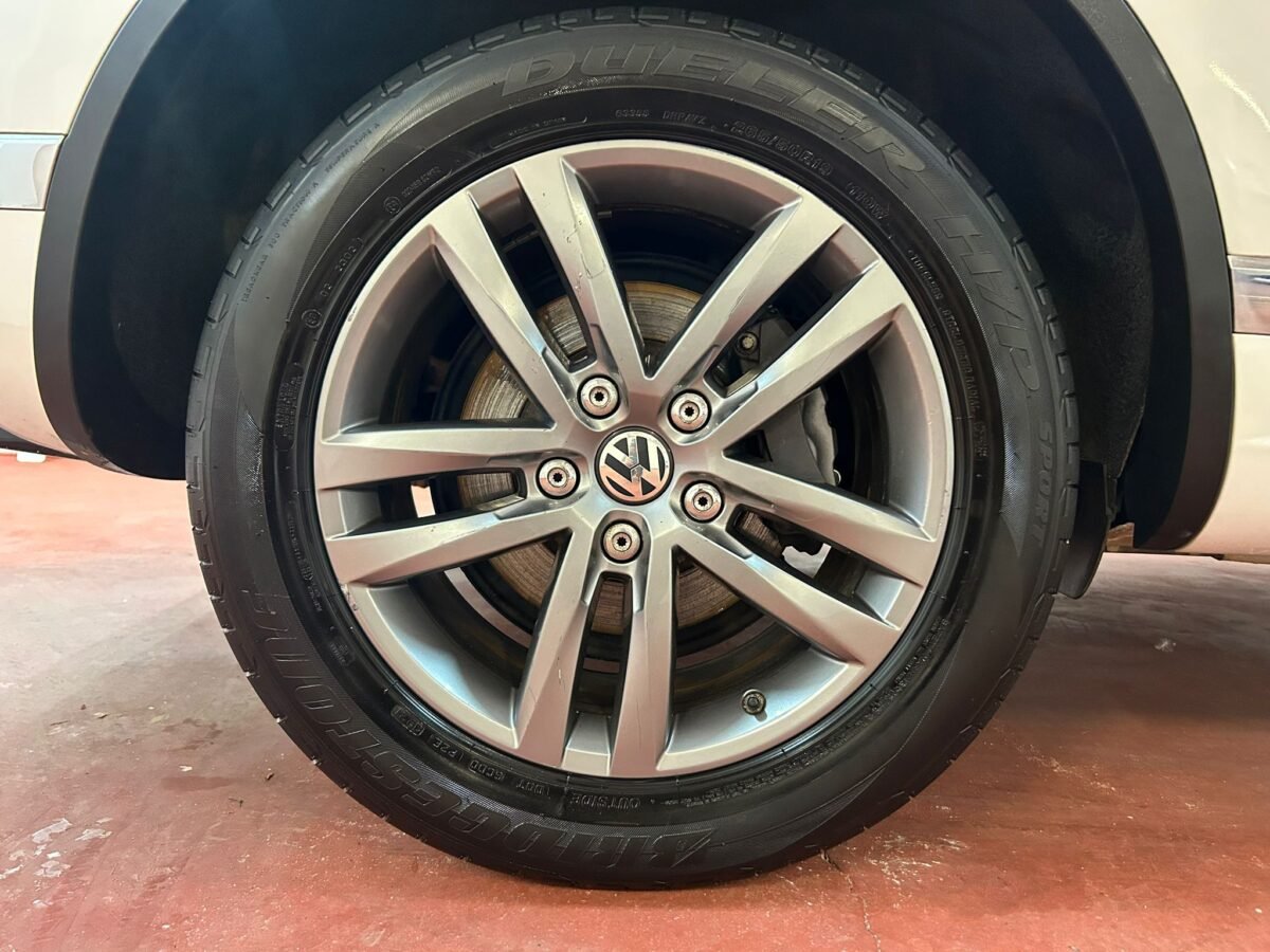 VOLKSWAGEN Touareg 3.0TDI V6 BMT R-Line 150kW Tiptronic