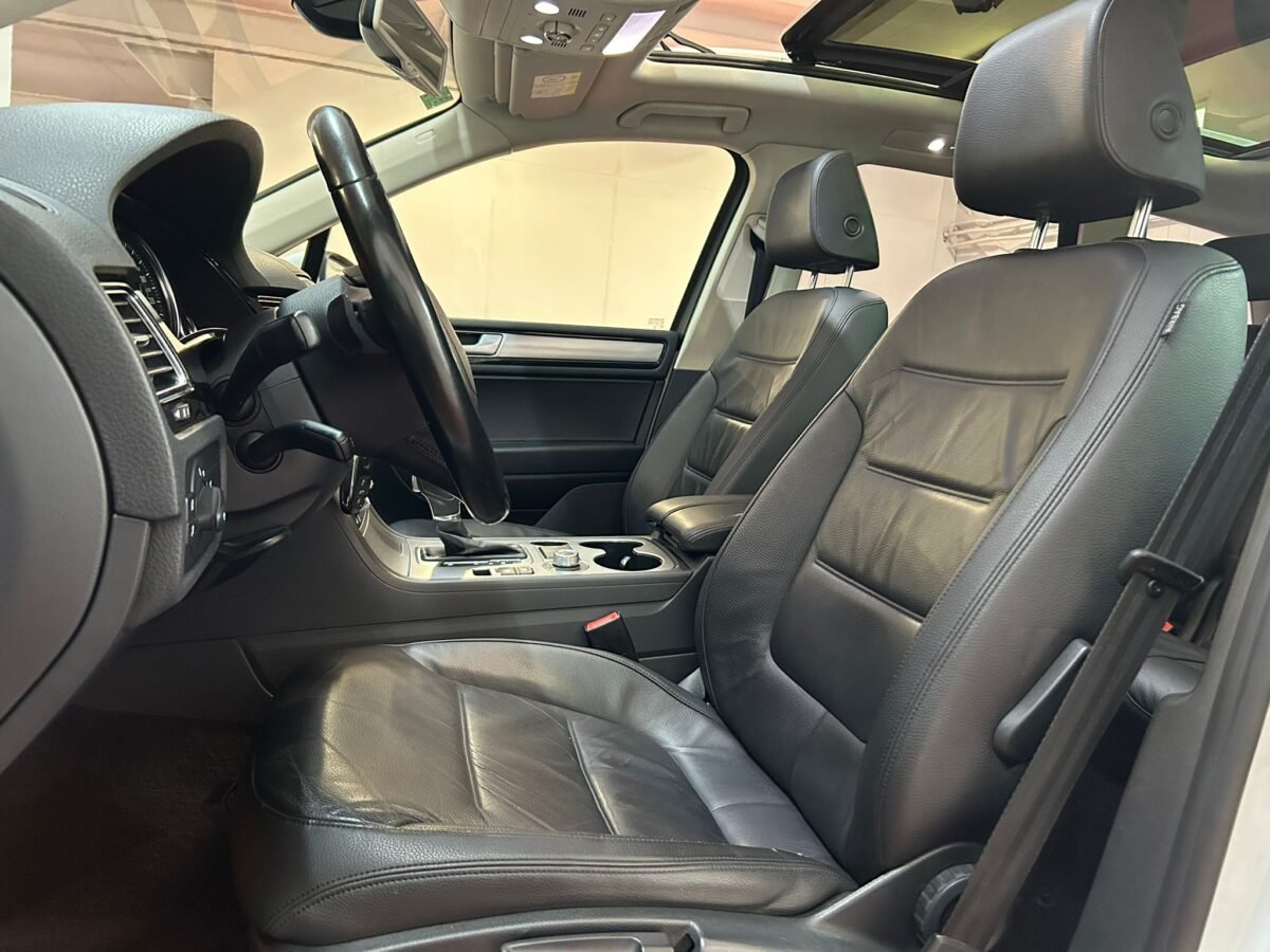 VOLKSWAGEN Touareg 3.0TDI V6 BMT R-Line 150kW Tiptronic