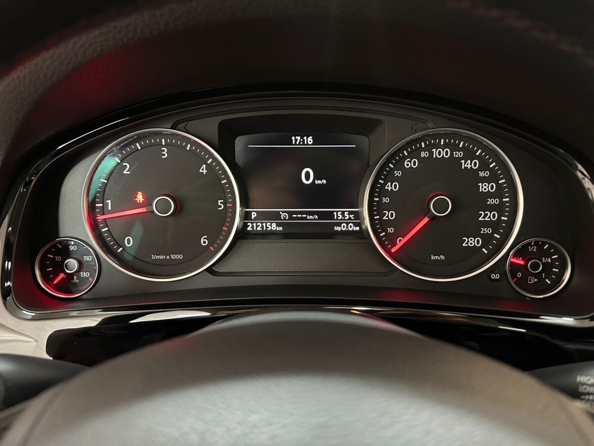 VOLKSWAGEN Touareg 3.0TDI V6 BMT R-Line 150kW Tiptronic