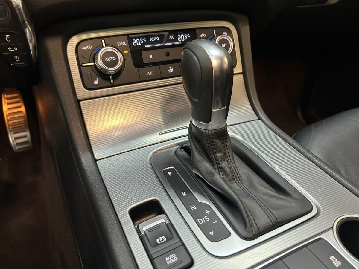 VOLKSWAGEN Touareg 3.0TDI V6 BMT R-Line 150kW Tiptronic
