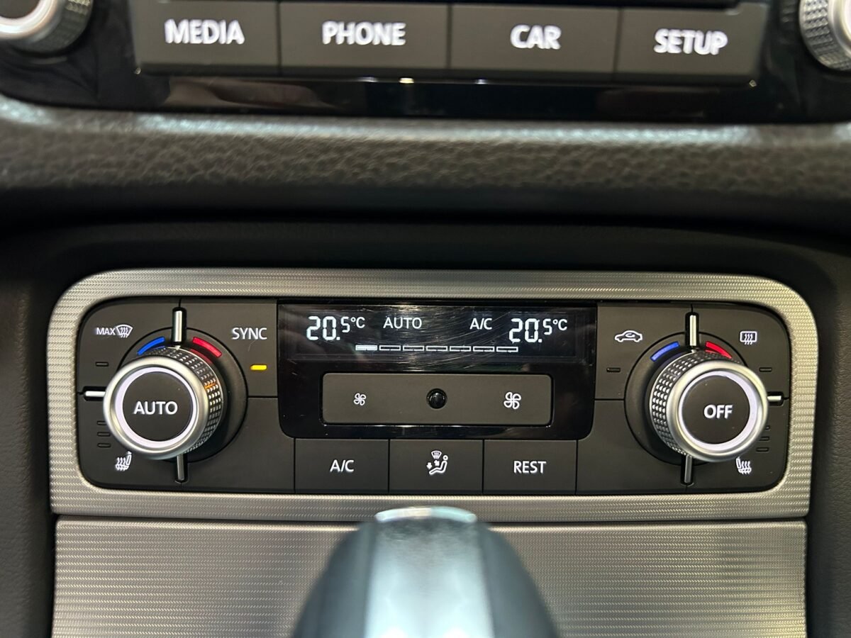 VOLKSWAGEN Touareg 3.0TDI V6 BMT R-Line 150kW Tiptronic