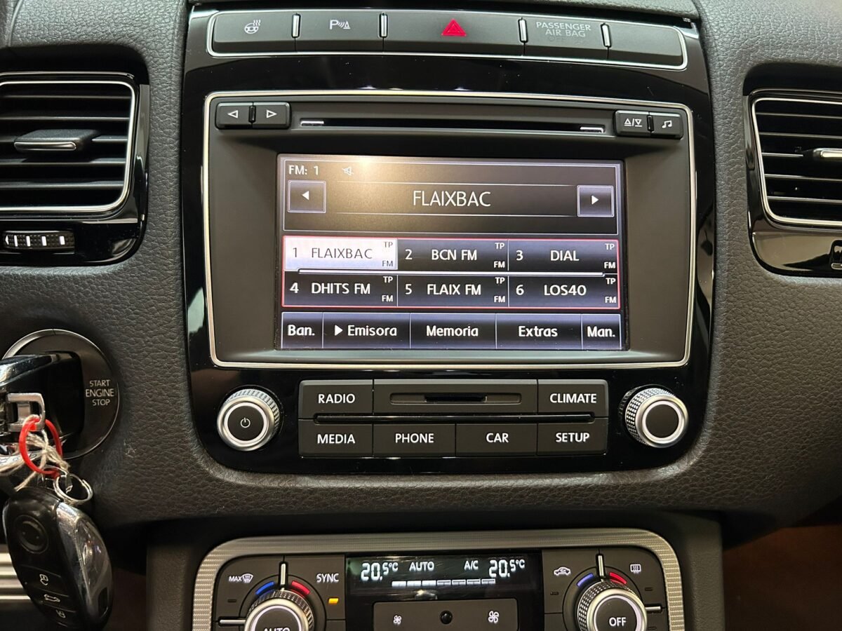 VOLKSWAGEN Touareg 3.0TDI V6 BMT R-Line 150kW Tiptronic