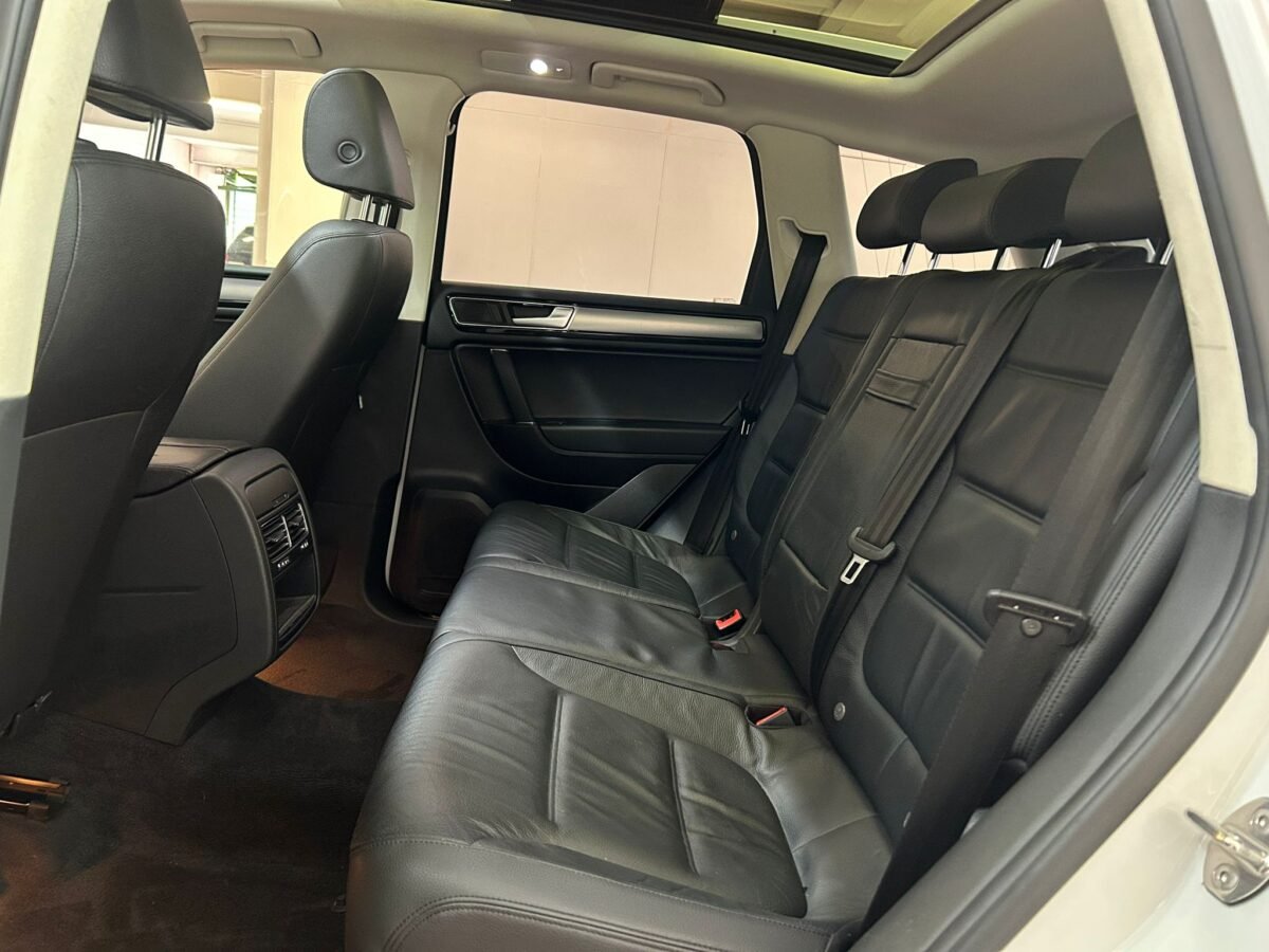 VOLKSWAGEN Touareg 3.0TDI V6 BMT R-Line 150kW Tiptronic