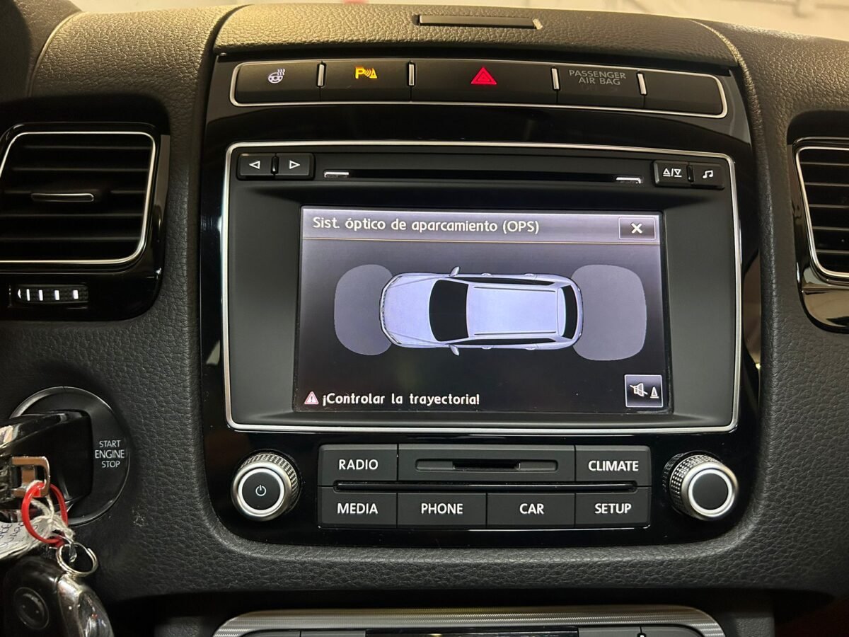 VOLKSWAGEN Touareg 3.0TDI V6 BMT R-Line 150kW Tiptronic