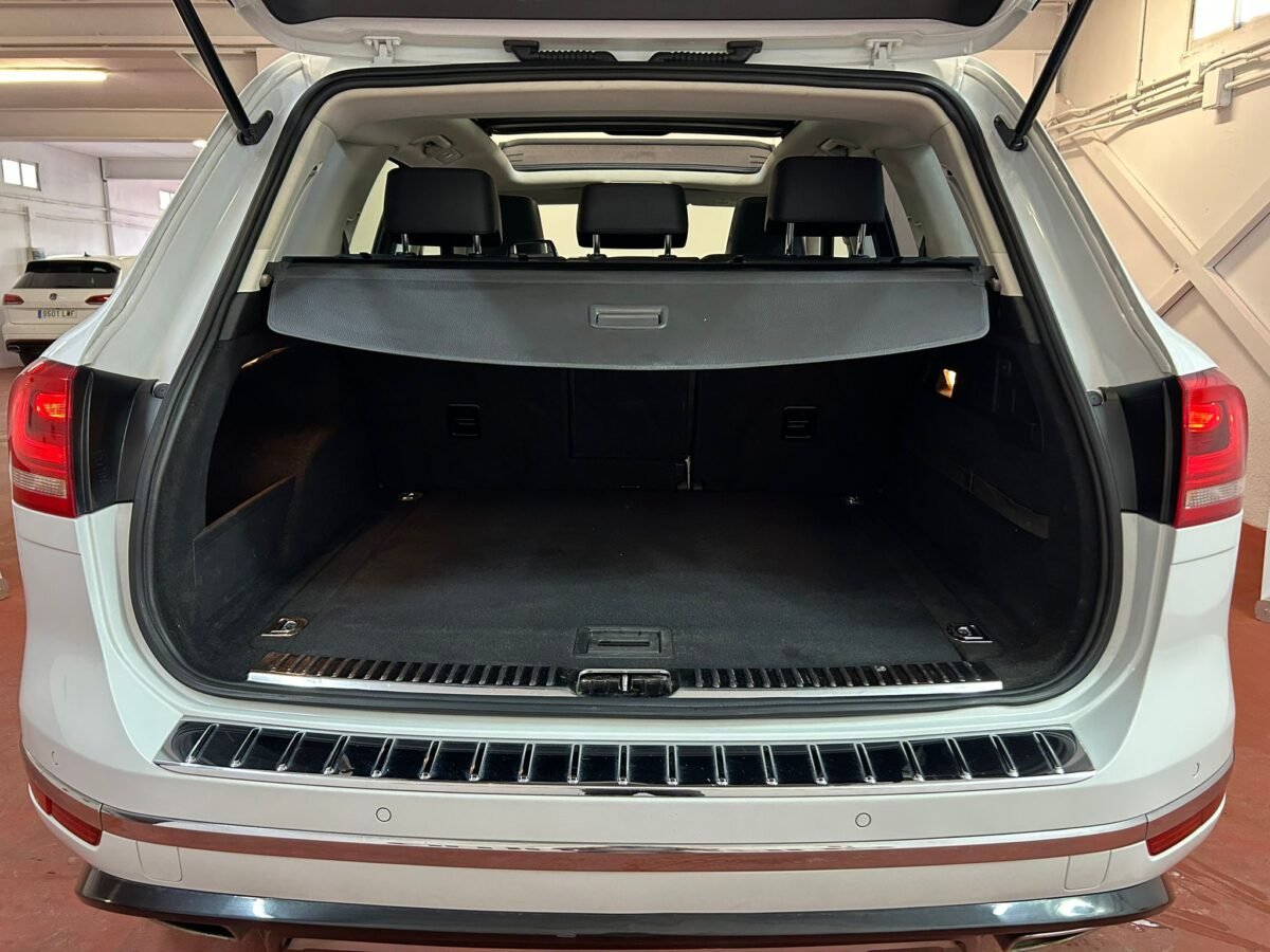 VOLKSWAGEN Touareg 3.0TDI V6 BMT R-Line 150kW Tiptronic