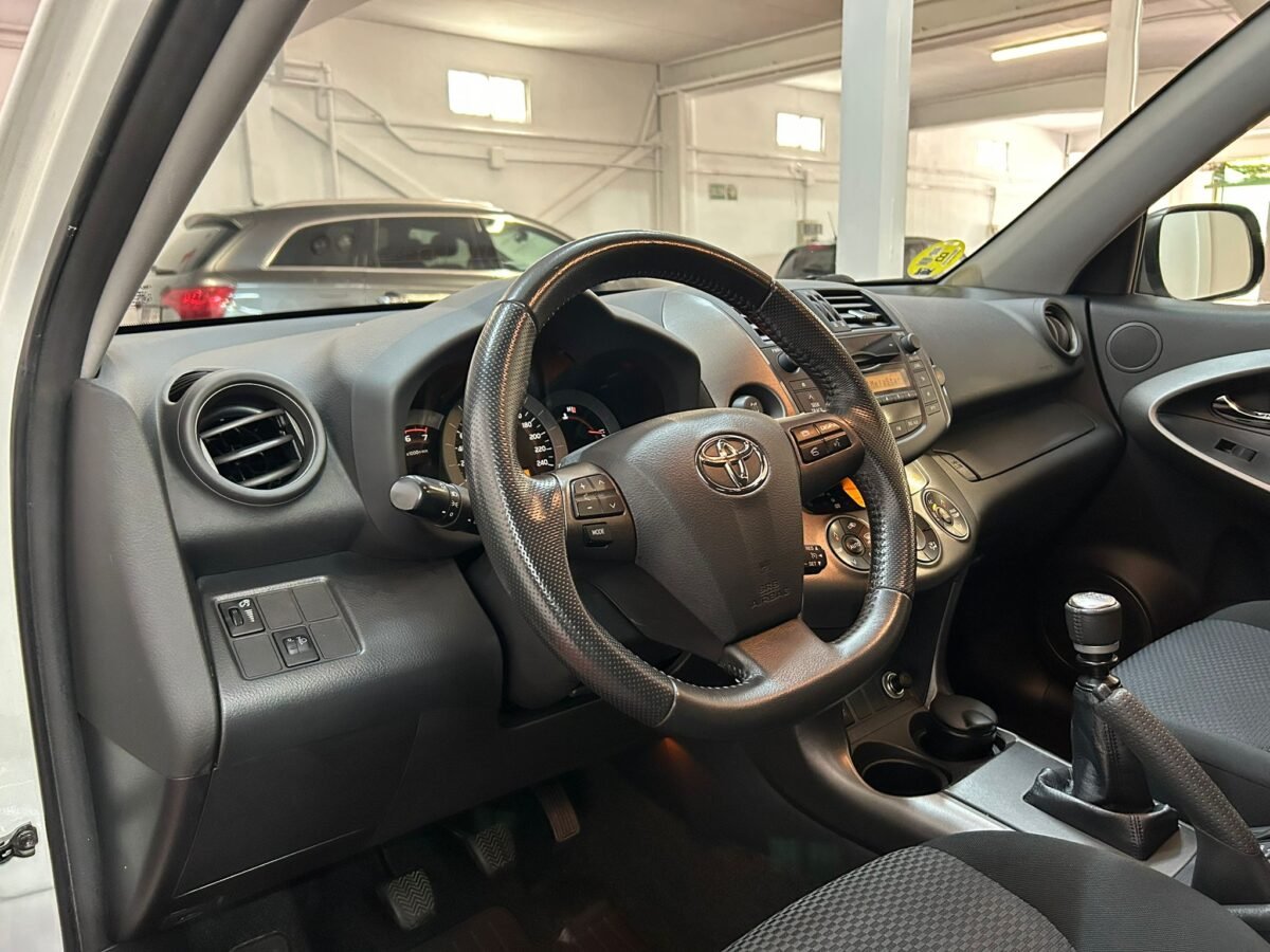 TOYOTA RAV 4 EXECUTIVE 4X4