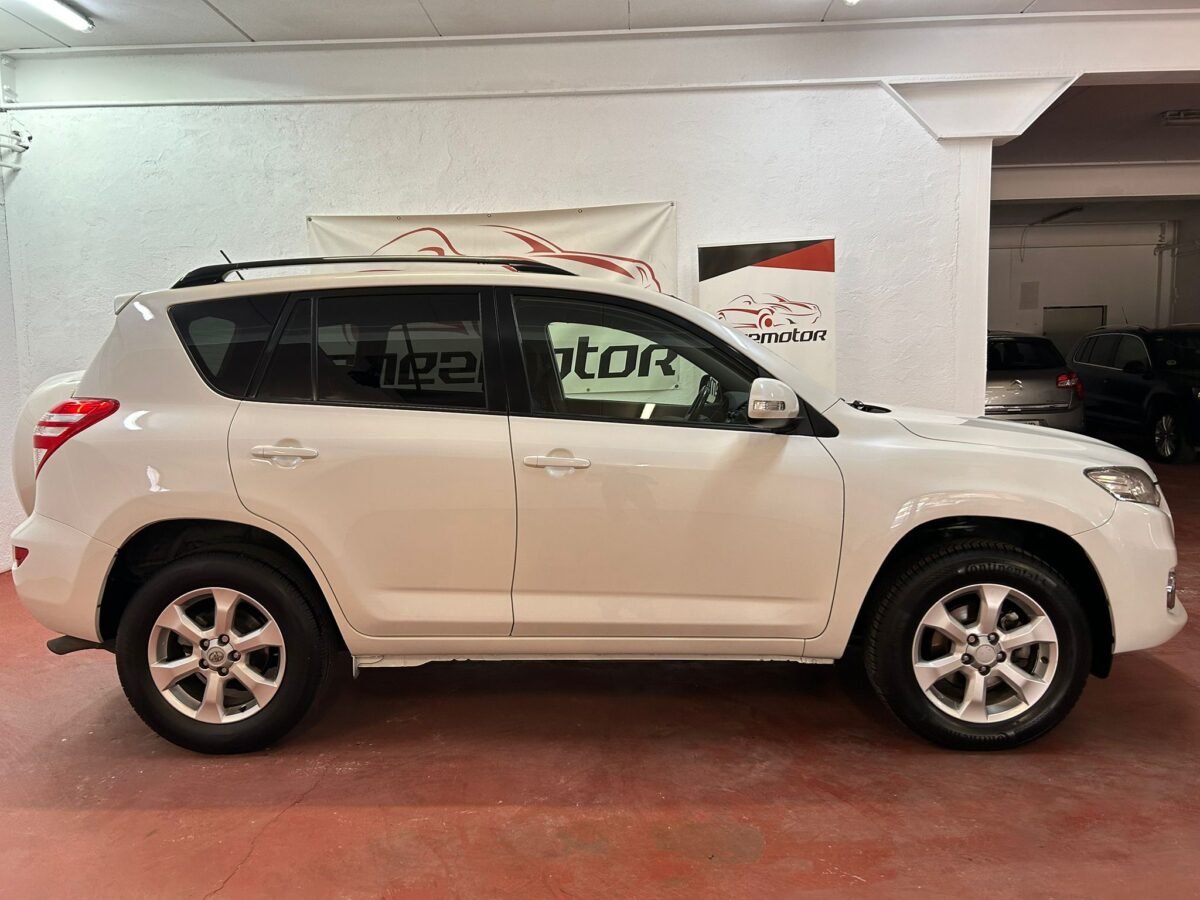 TOYOTA RAV 4 EXECUTIVE 4X4