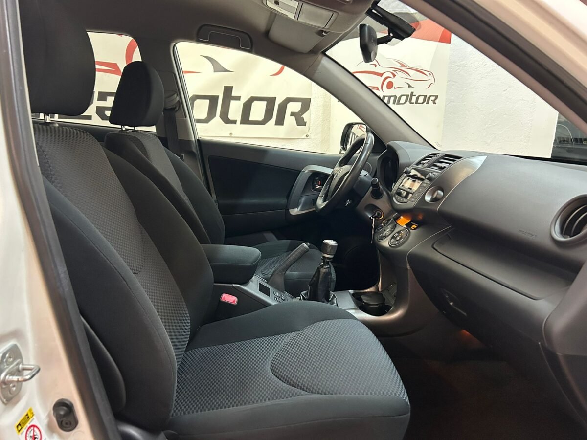 TOYOTA RAV 4 EXECUTIVE 4X4