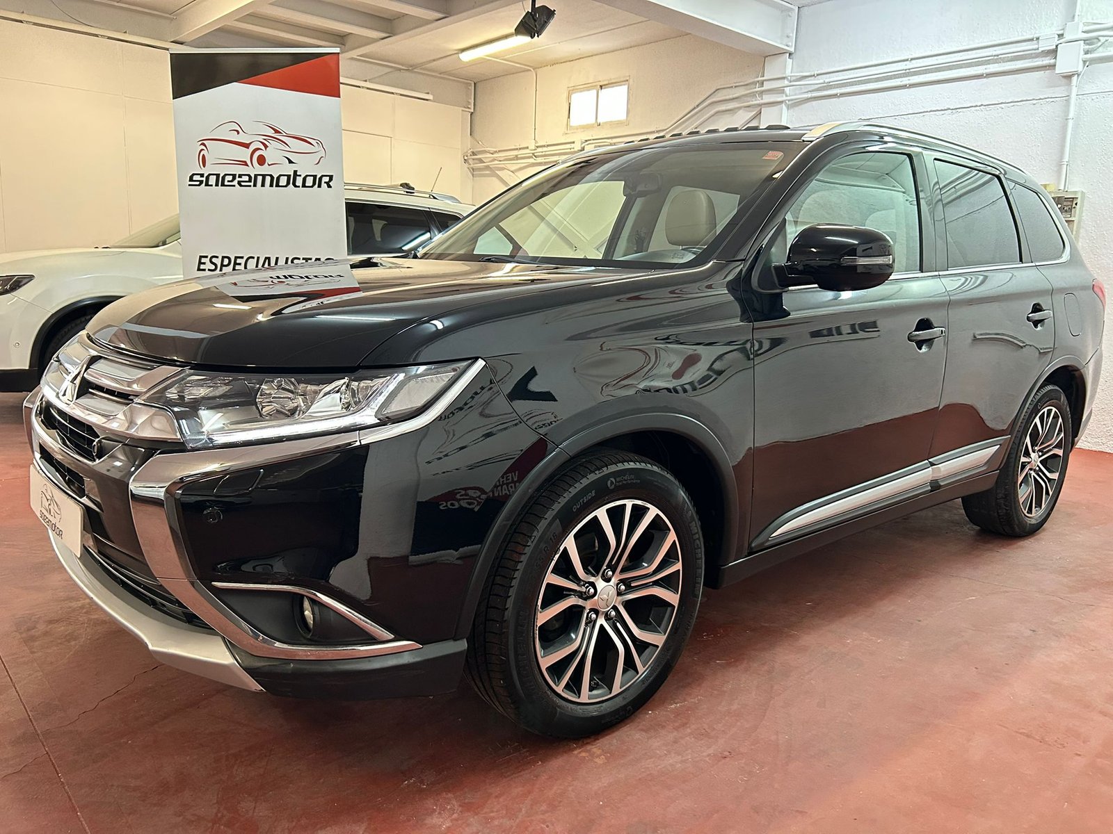 MITSUBISHI Outlander 220 DID KAITEKI