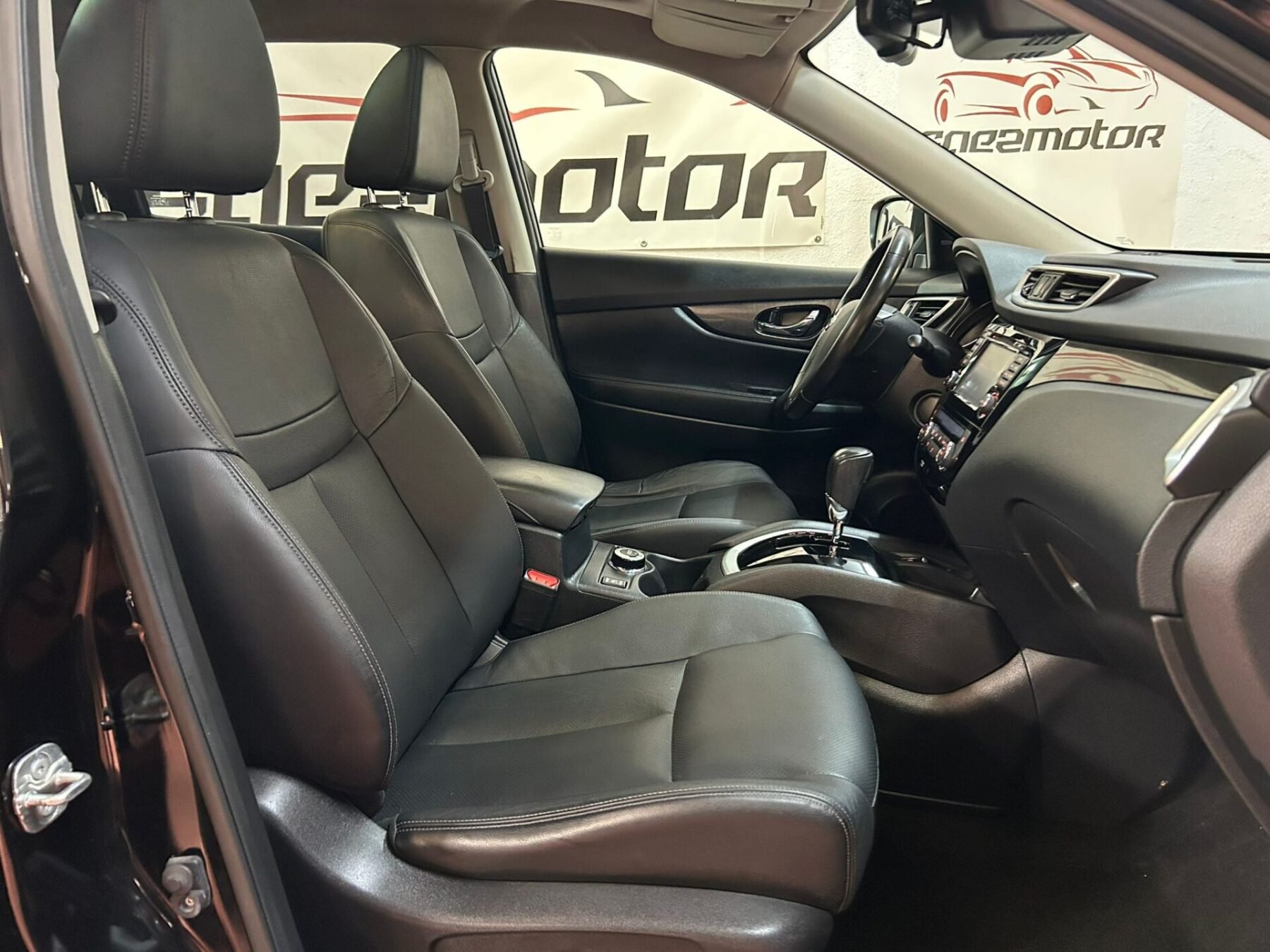 NISSAN X-TRAIL 2.0 TEKNA 4X4