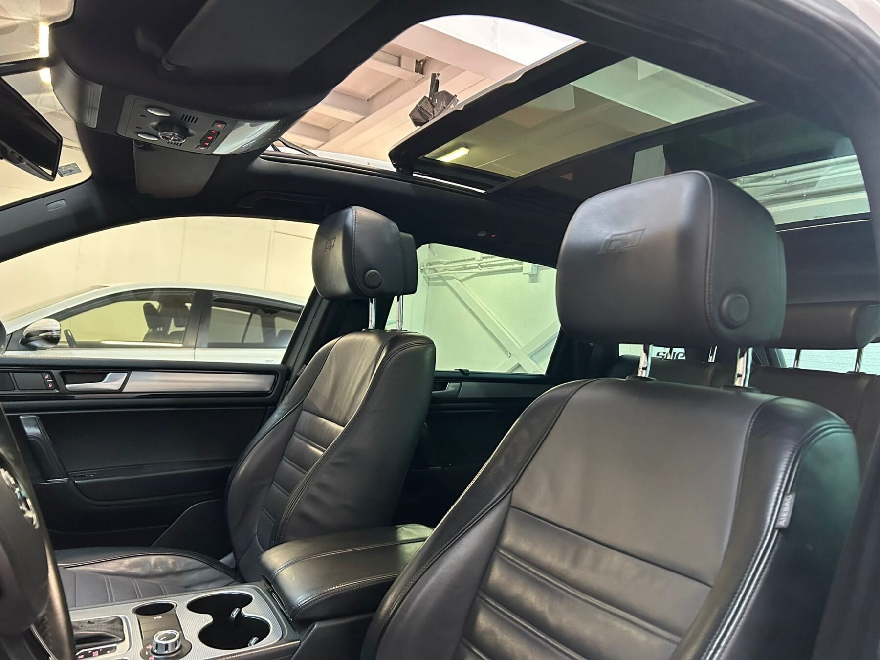 VOLKSWAGEN Touareg 3.0 245 RLINE