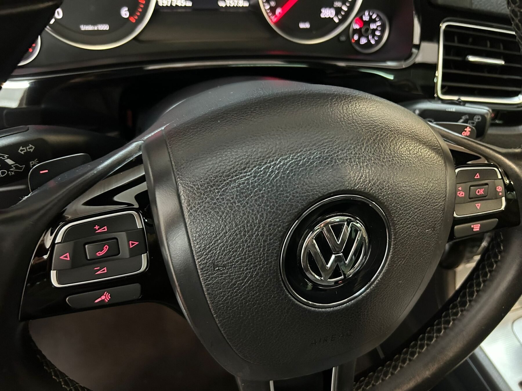 VOLKSWAGEN Touareg 3.0 245 RLINE