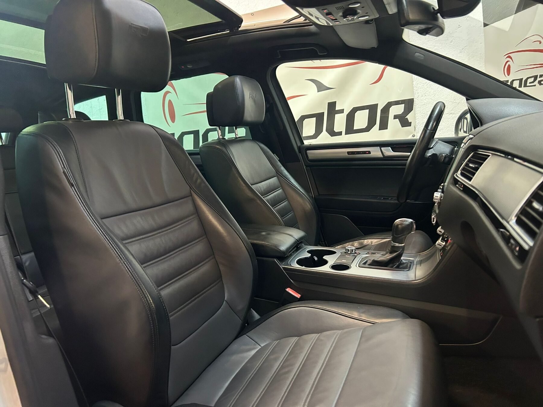 VOLKSWAGEN Touareg 3.0 245 RLINE