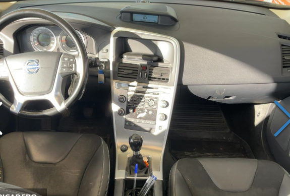 VOLVO XC60 2.4 D5 MOMENTUM 4WD