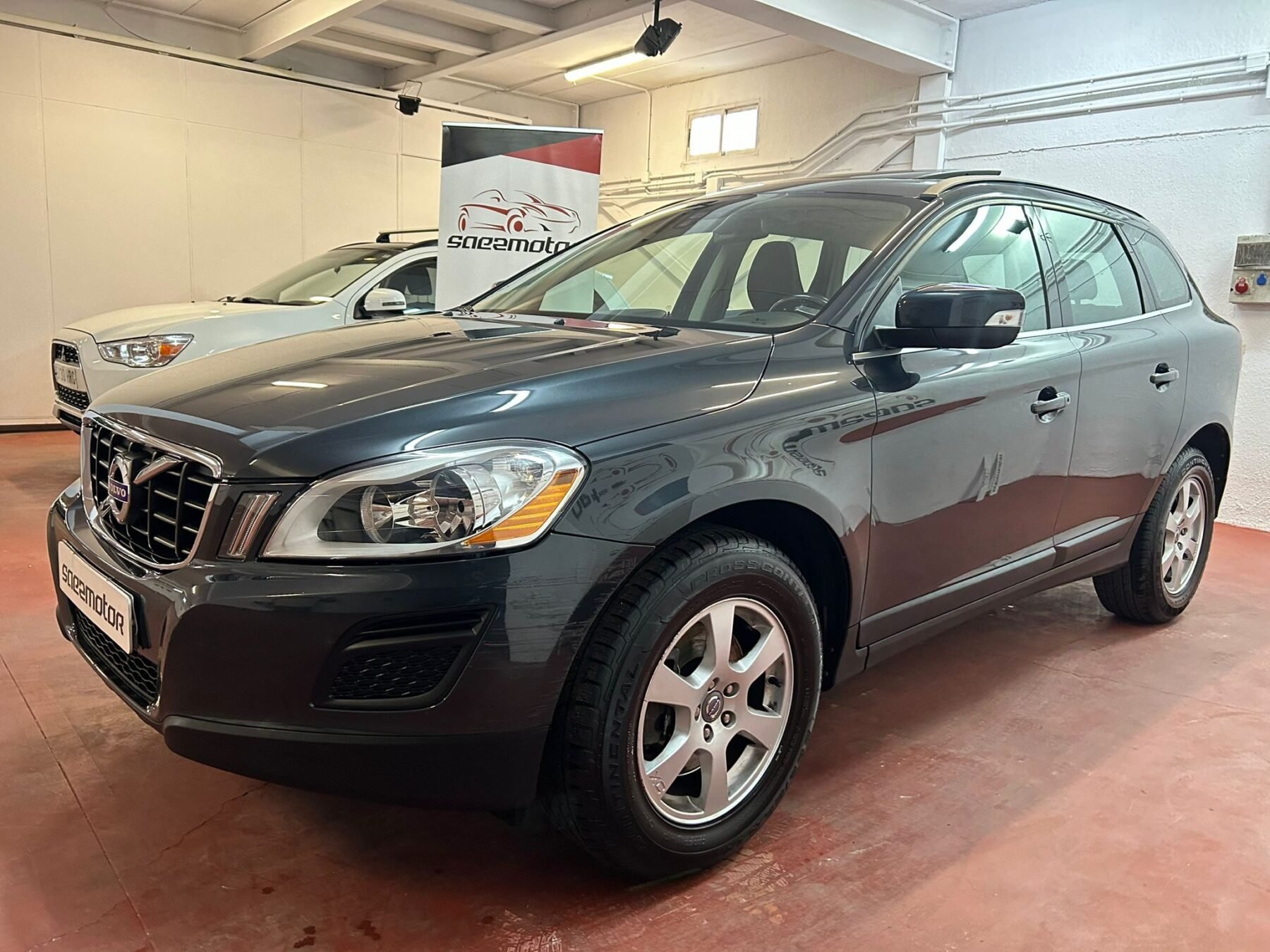 VOLVO XC60 2.4 D5 MOMENTUM 4WD