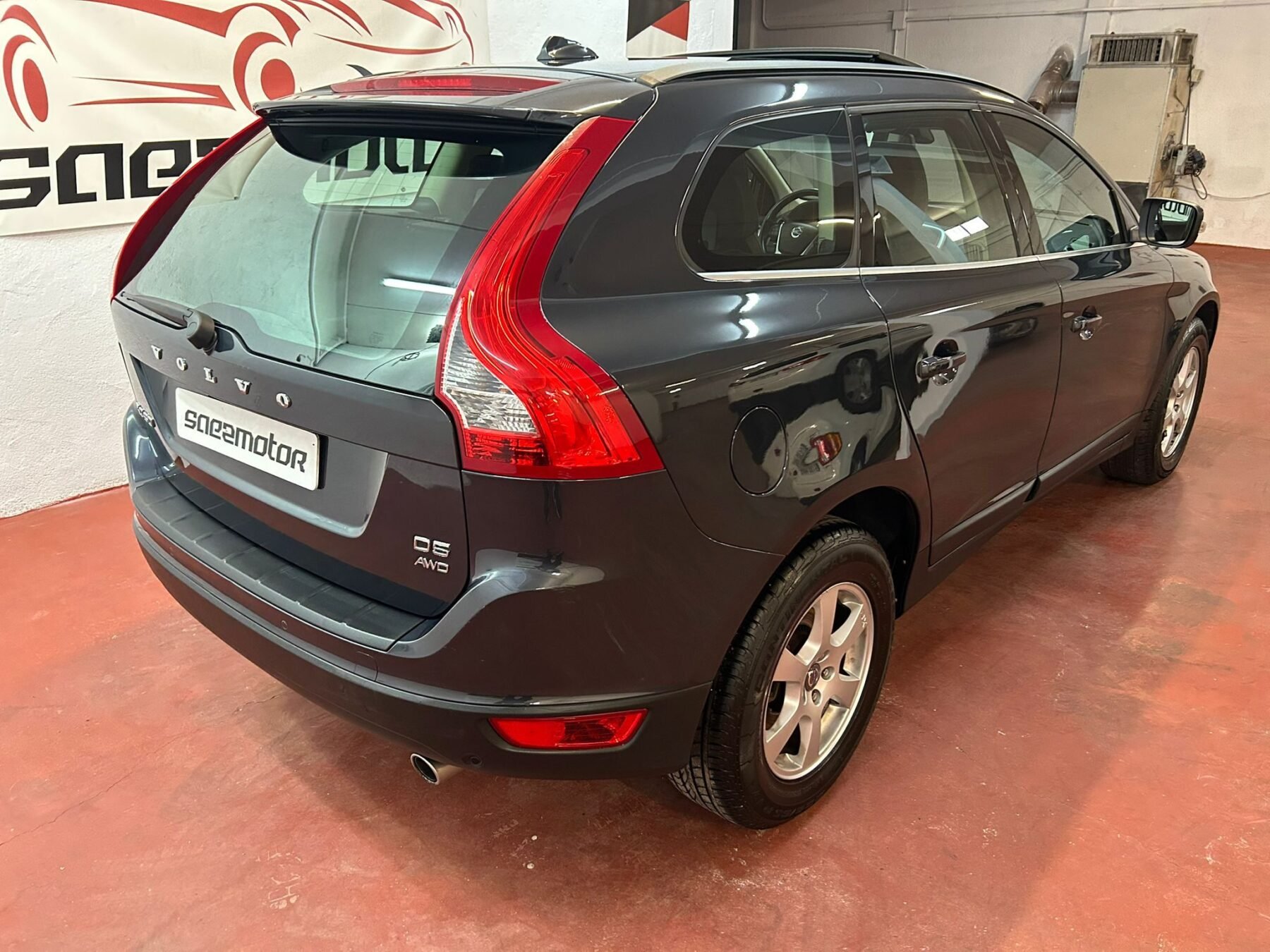 VOLVO XC60 2.4 D5 MOMENTUM 4WD