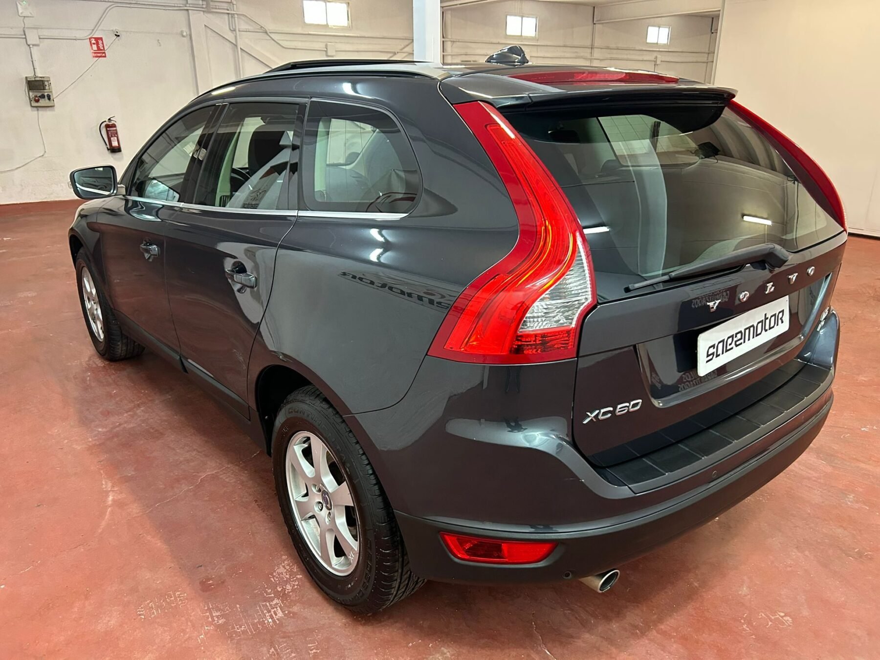 VOLVO XC60 2.4 D5 MOMENTUM 4WD