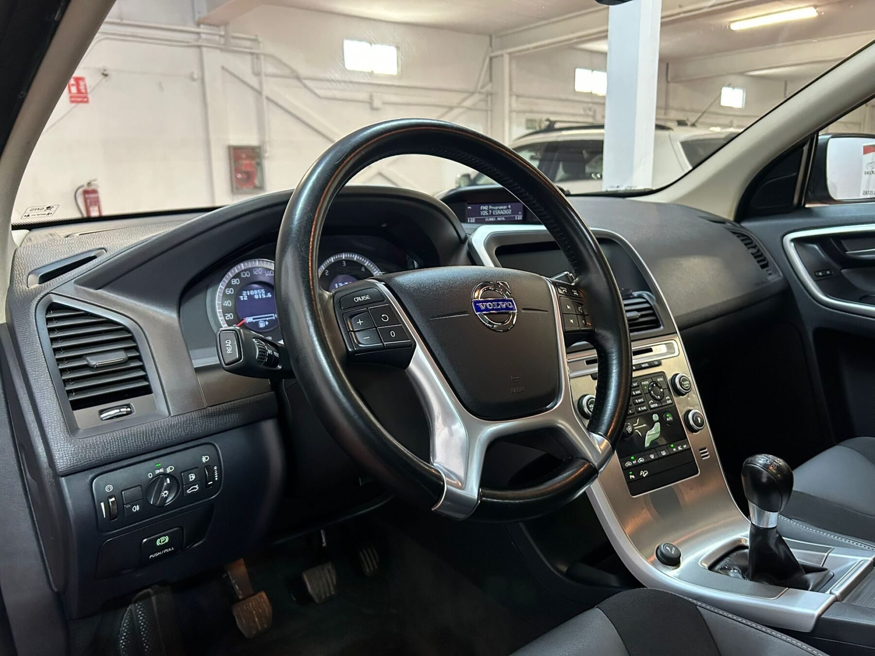 VOLVO XC60 2.4 D5 MOMENTUM 4WD