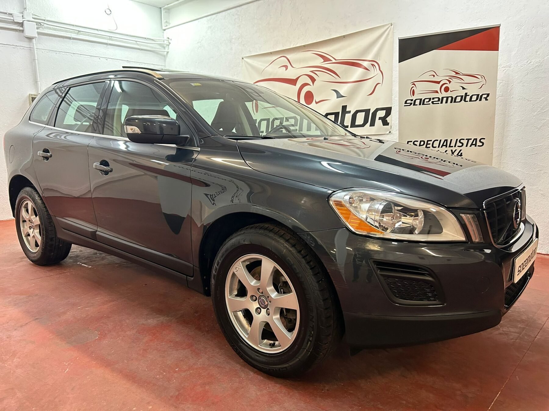 VOLVO XC60 2.4 D5 MOMENTUM 4WD