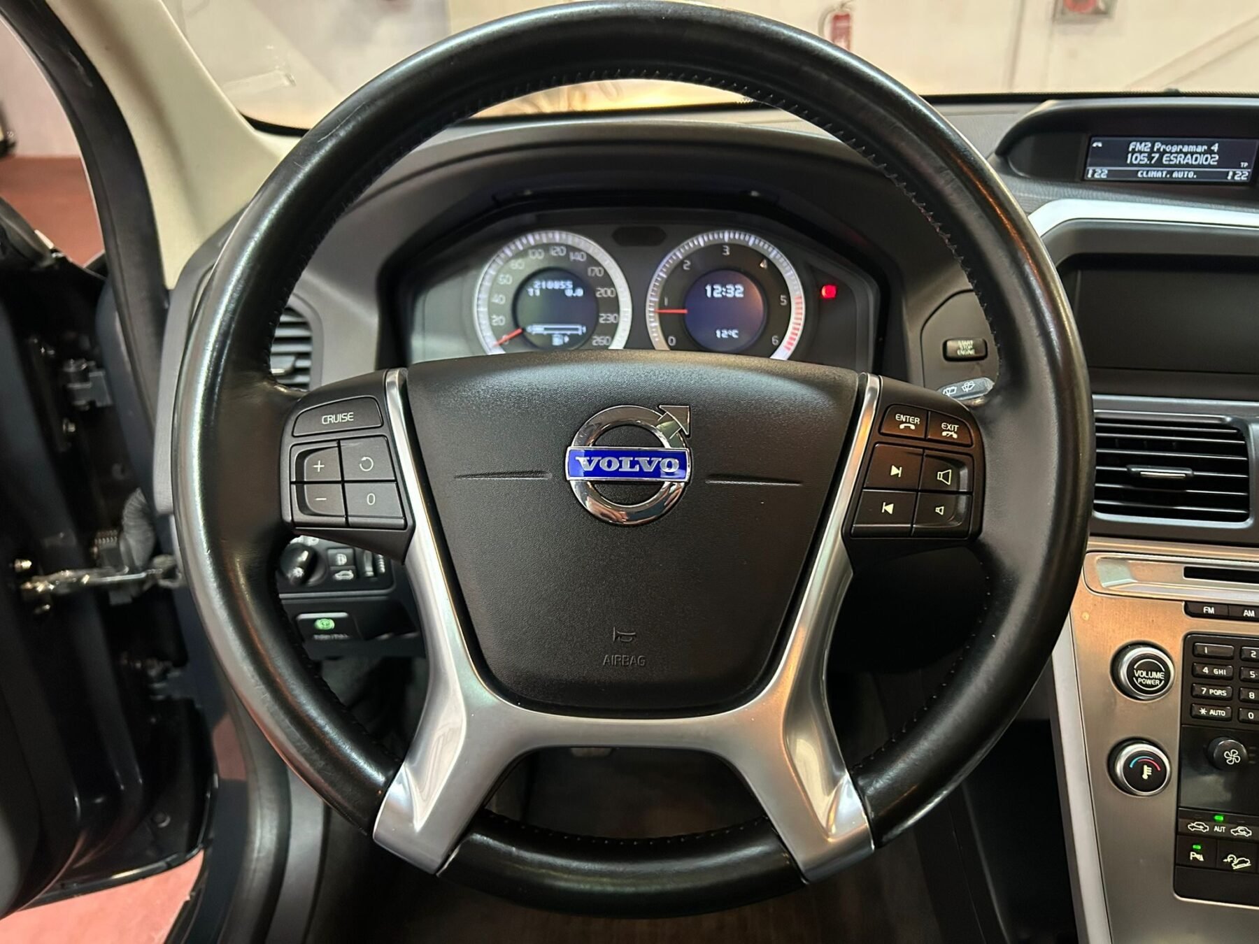 VOLVO XC60 2.4 D5 MOMENTUM 4WD