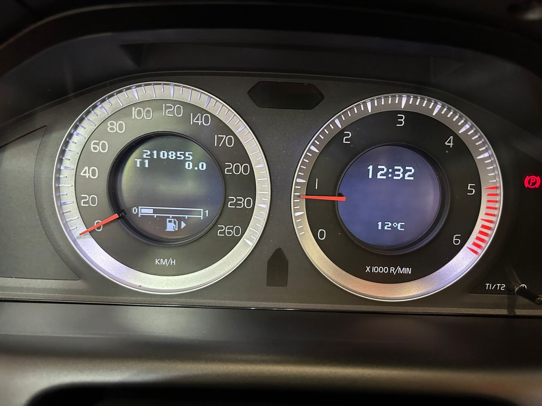 VOLVO XC60 2.4 D5 MOMENTUM 4WD