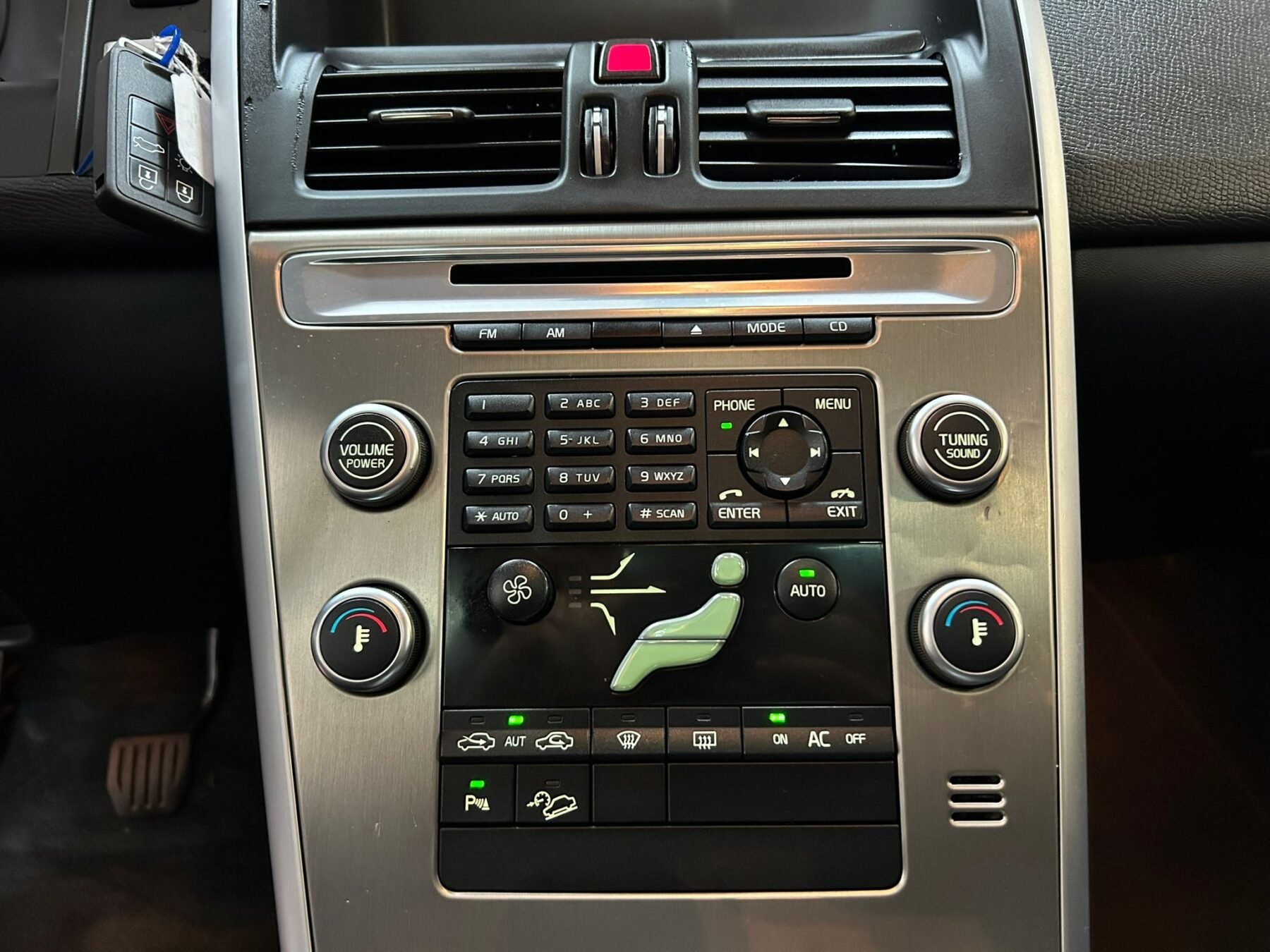 VOLVO XC60 2.4 D5 MOMENTUM 4WD